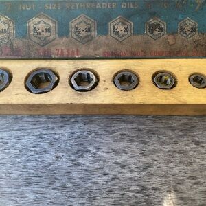 Snap Nut Size Rethreader Set - Black and Gold